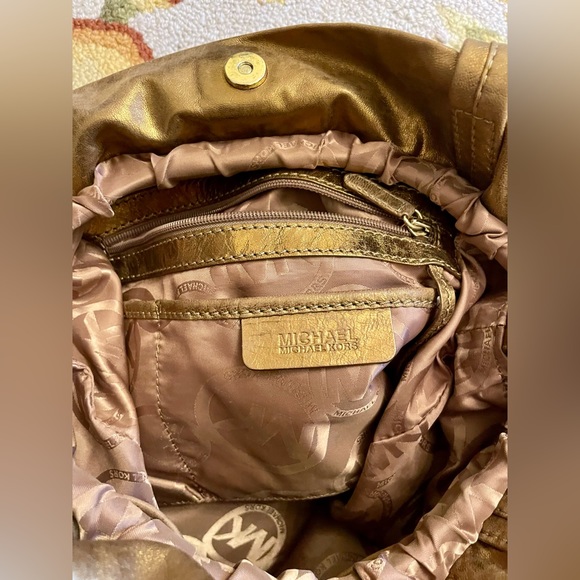 MICHAEL Michael Kors gold bucket tote bag - Picture 5 of 6